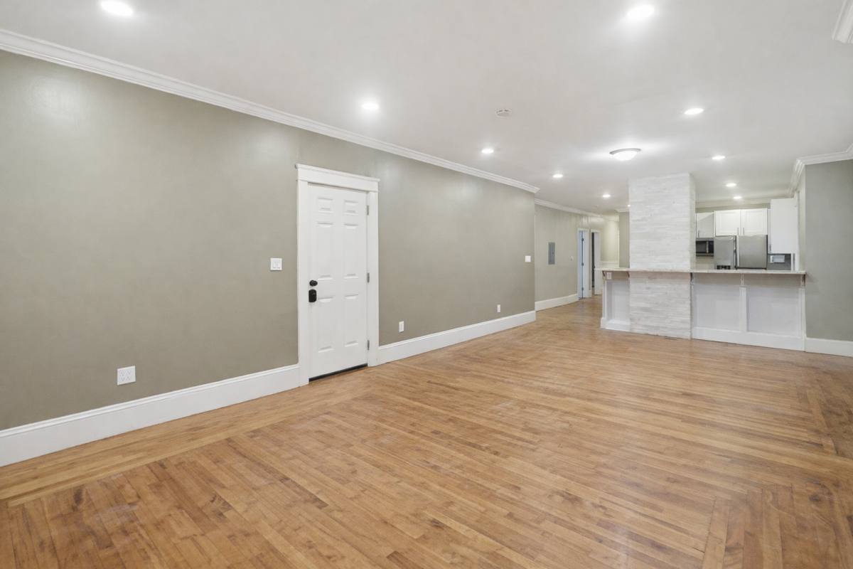 Apartment for rent at 131 Providence St, Worcester, MA 01604