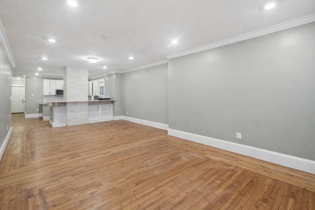 Apartment for rent at 131 Providence St, Worcester, MA 01604
