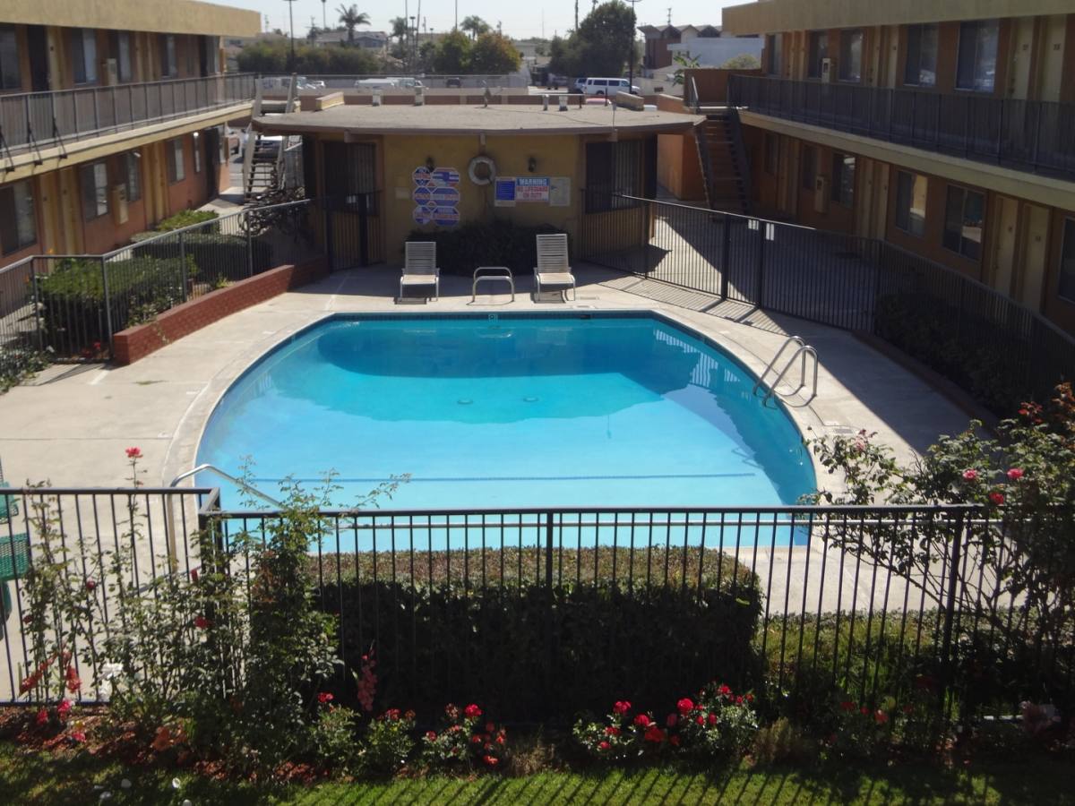 Apartment for rent at 12714 Inglewood Ave, Hawthorne, CA 90250