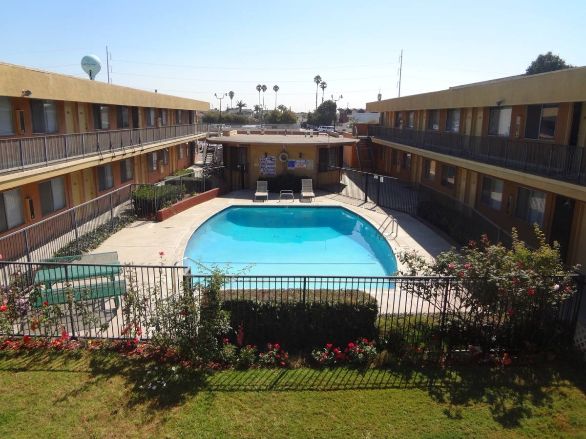 Apartment for rent at 12714 Inglewood Ave, Hawthorne, CA 90250