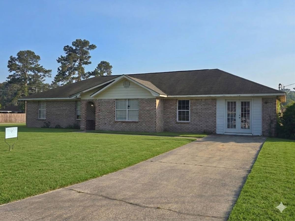 House for rent at 12 E Beaver Lane, Midway, GA 31320