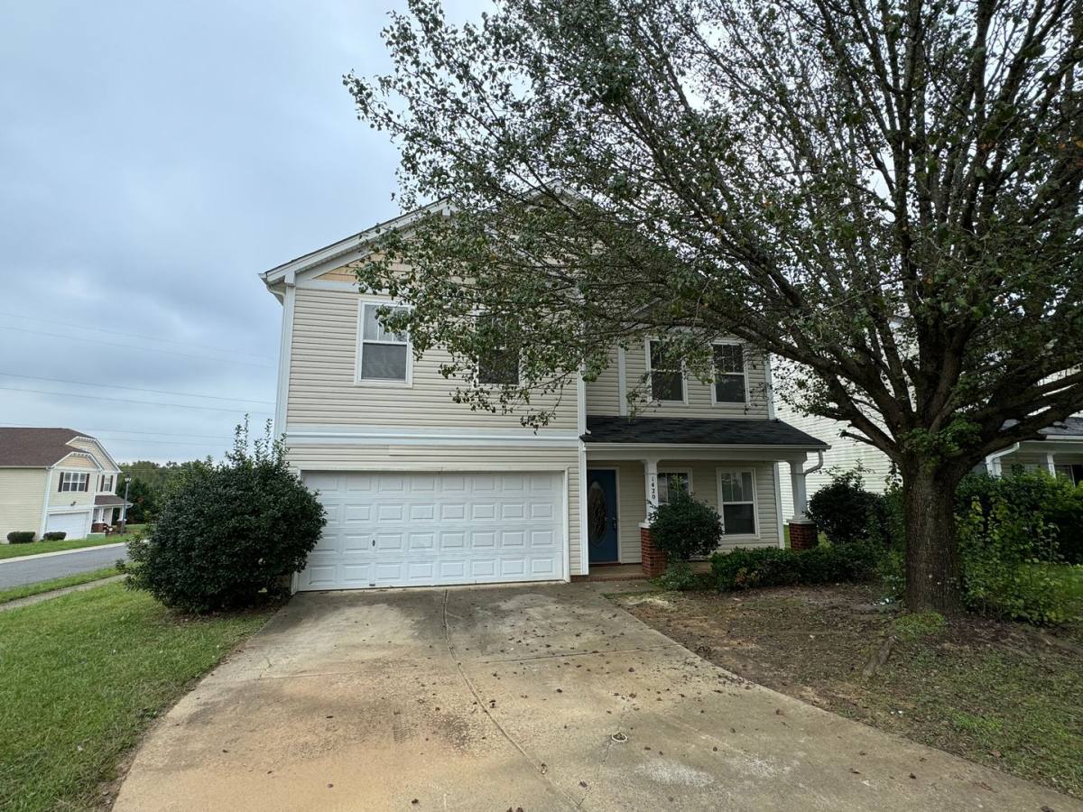 House for rent at 1420 Ladora Dr, Charlotte, NC 28262