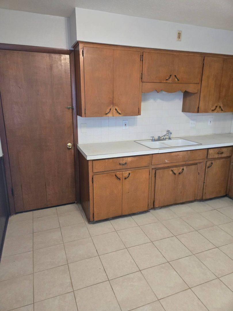 Apartment for rent at 2264 SW 5th St, Akron, OH 44314