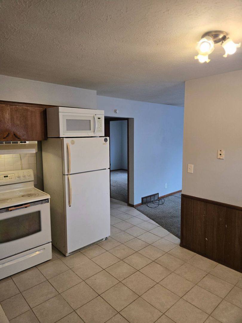 Apartment for rent at 2264 SW 5th St, Akron, OH 44314