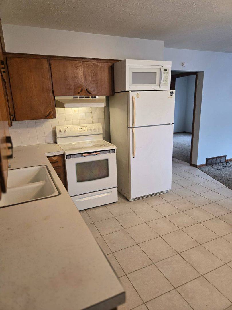 Apartment for rent at 2264 SW 5th St, Akron, OH 44314