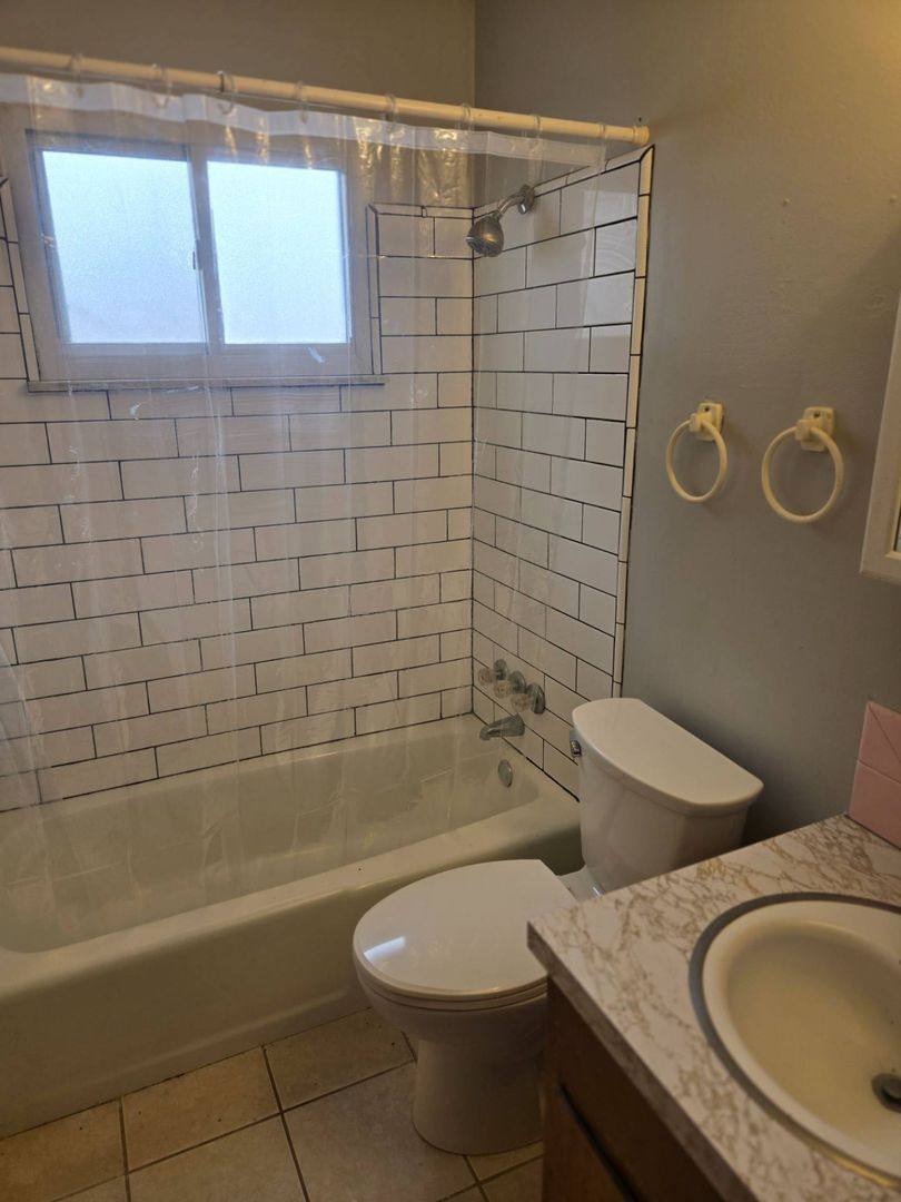 Apartment for rent at 2264 SW 5th St, Akron, OH 44314