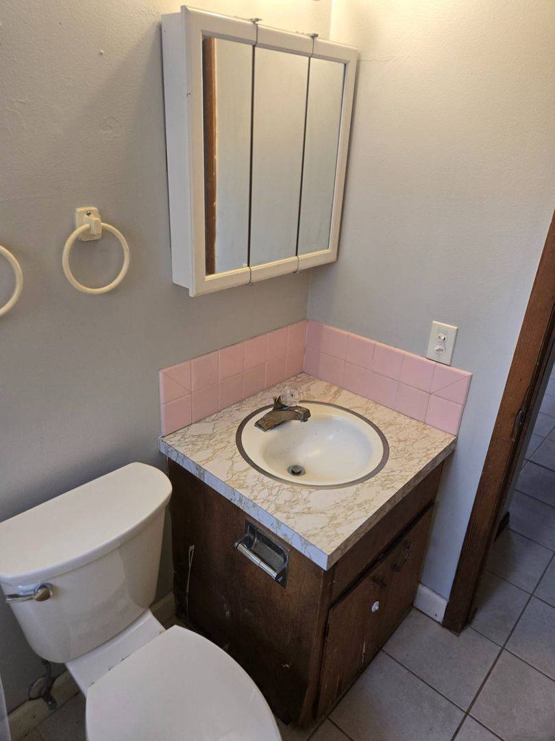 Apartment for rent at 2264 SW 5th St, Akron, OH 44314