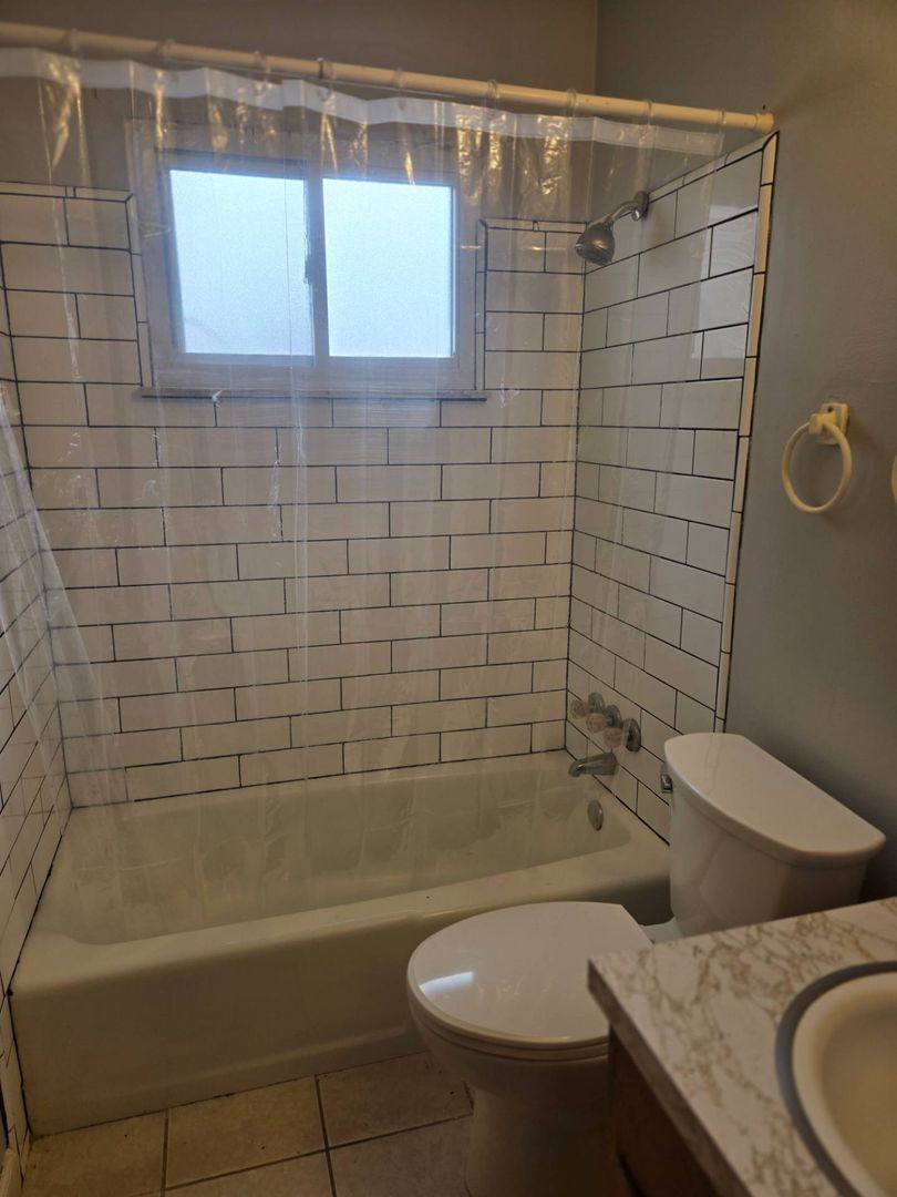 Apartment for rent at 2264 SW 5th St, Akron, OH 44314