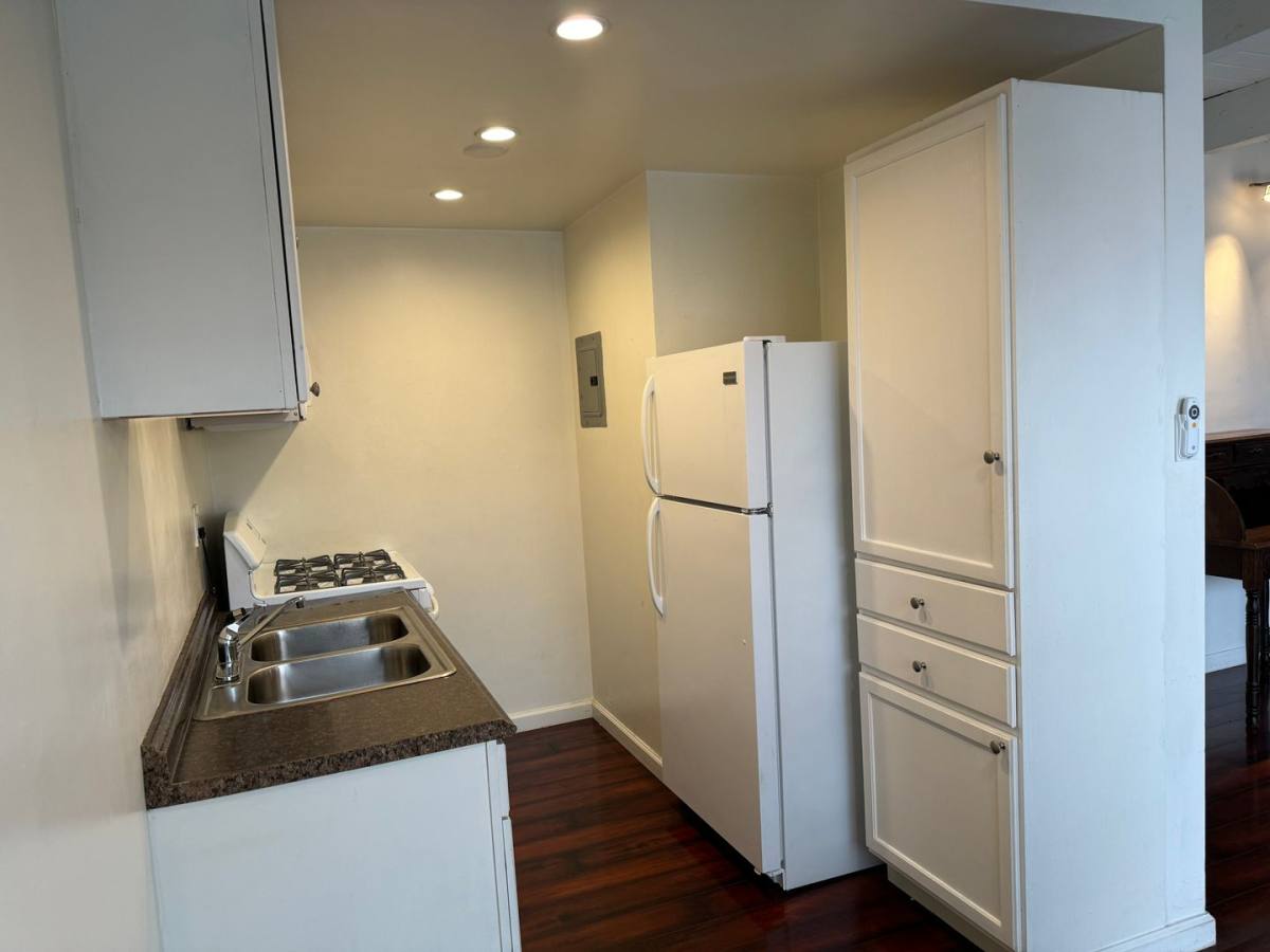 Apartment for rent at 3538 Keystone Ave, Los Angeles, CA 90034