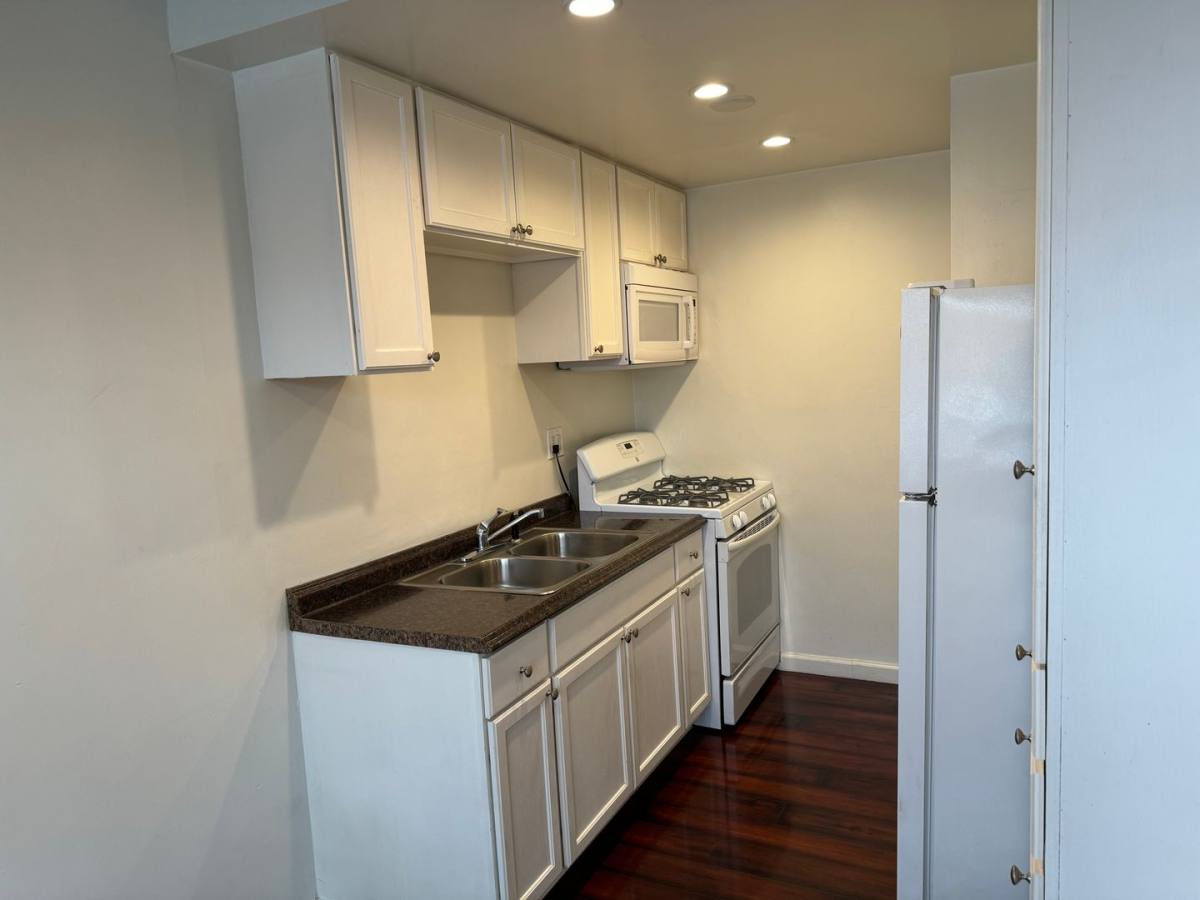 Apartment for rent at 3538 Keystone Ave, Los Angeles, CA 90034