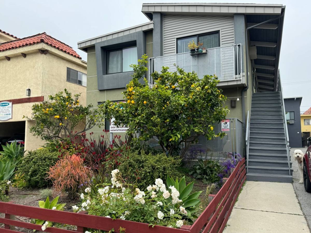 Apartment for rent at 3538 Keystone Ave, Los Angeles, CA 90034
