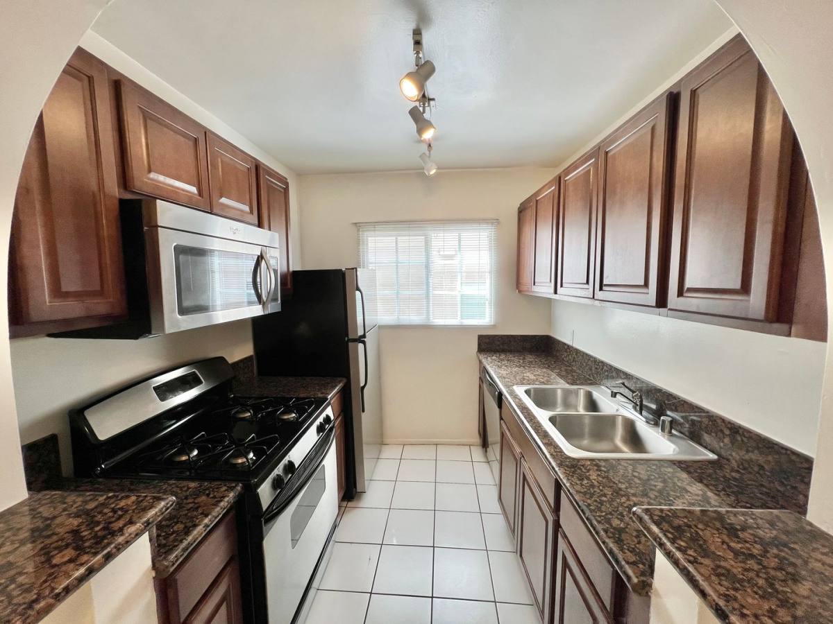 Apartment for rent at 12504 Venice Blvd, Los Angeles, CA 90066