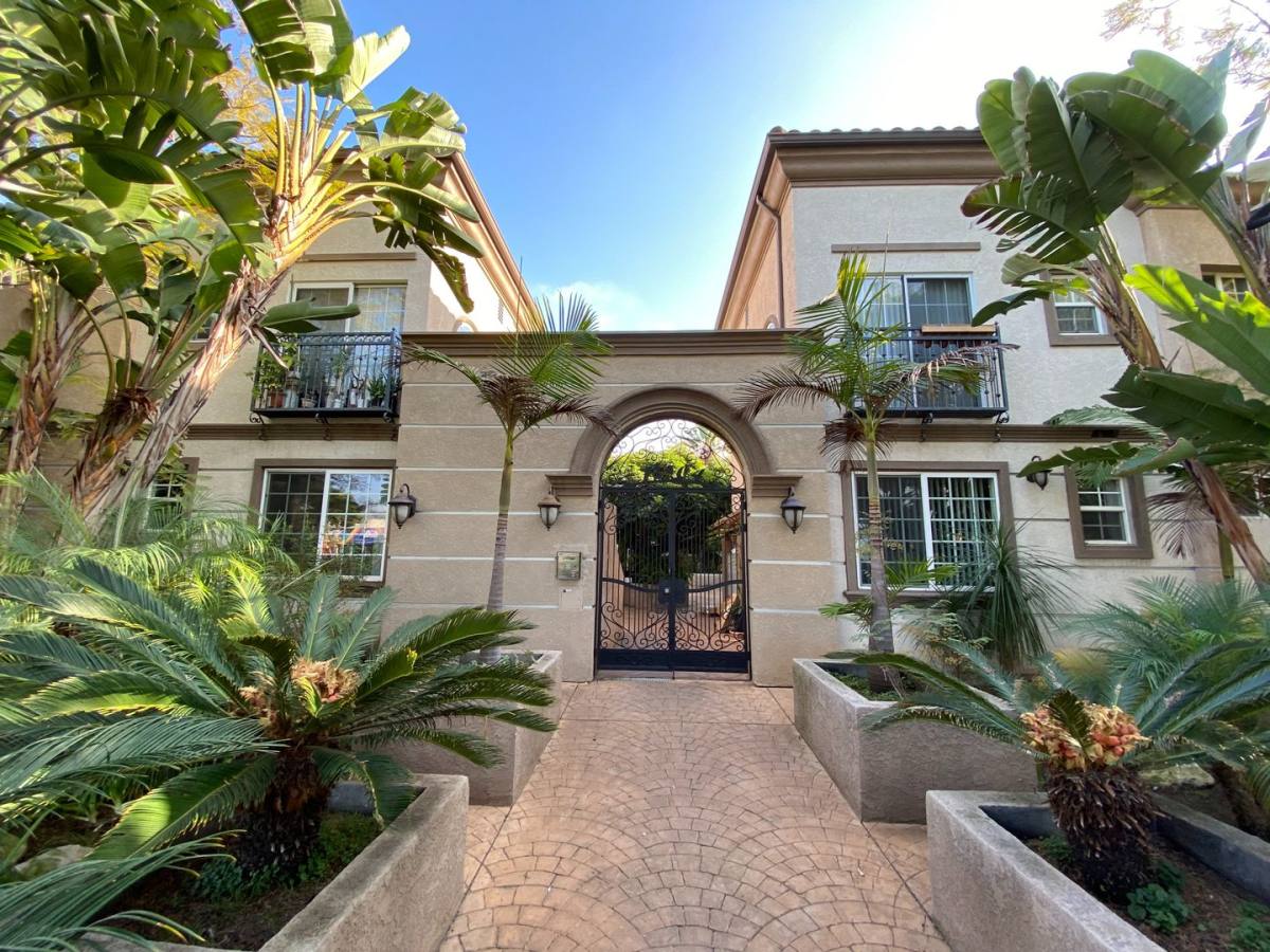 Apartment for rent at 12504 Venice Blvd, Los Angeles, CA 90066