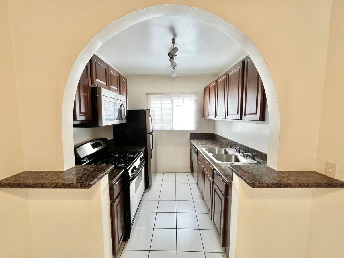 Apartment for rent at 12504 Venice Blvd, Los Angeles, CA 90066