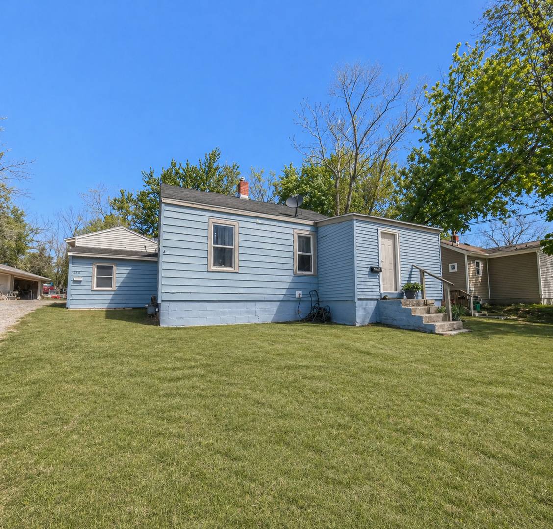 Apartment for rent at 2938 E Euclid Ave, Des Moines, IA 50317