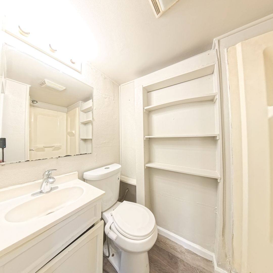 Apartment for rent at 2938 E Euclid Ave, Des Moines, IA 50317