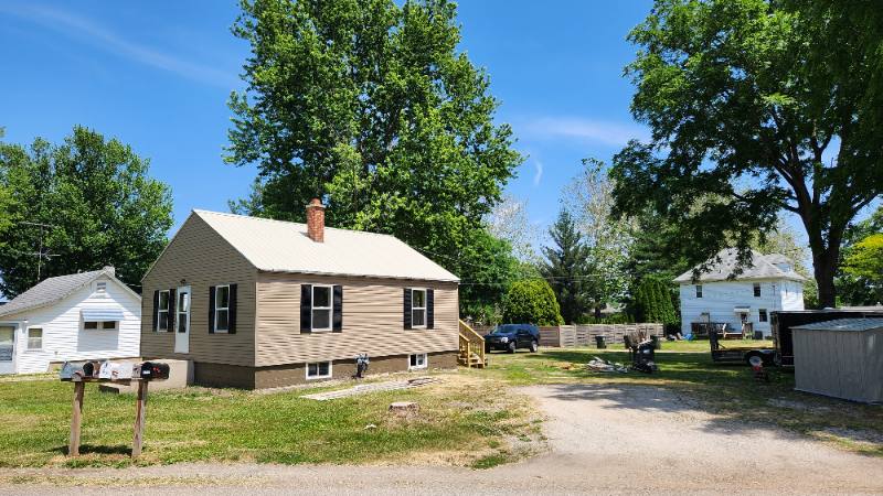 House for rent at 1718 N St, Sterling, IL 61081