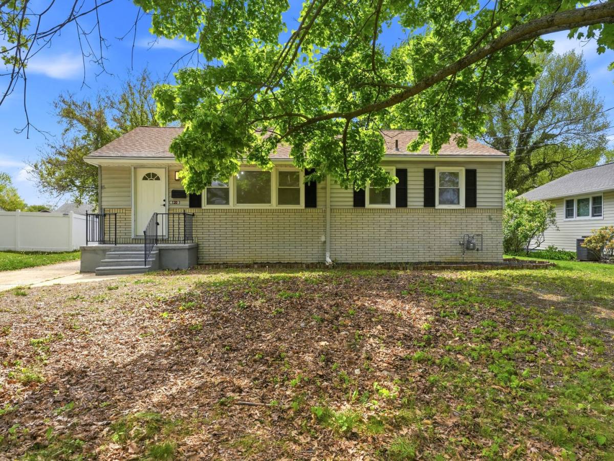House for rent at 120 Webster Ave, Stratford, NJ 08084