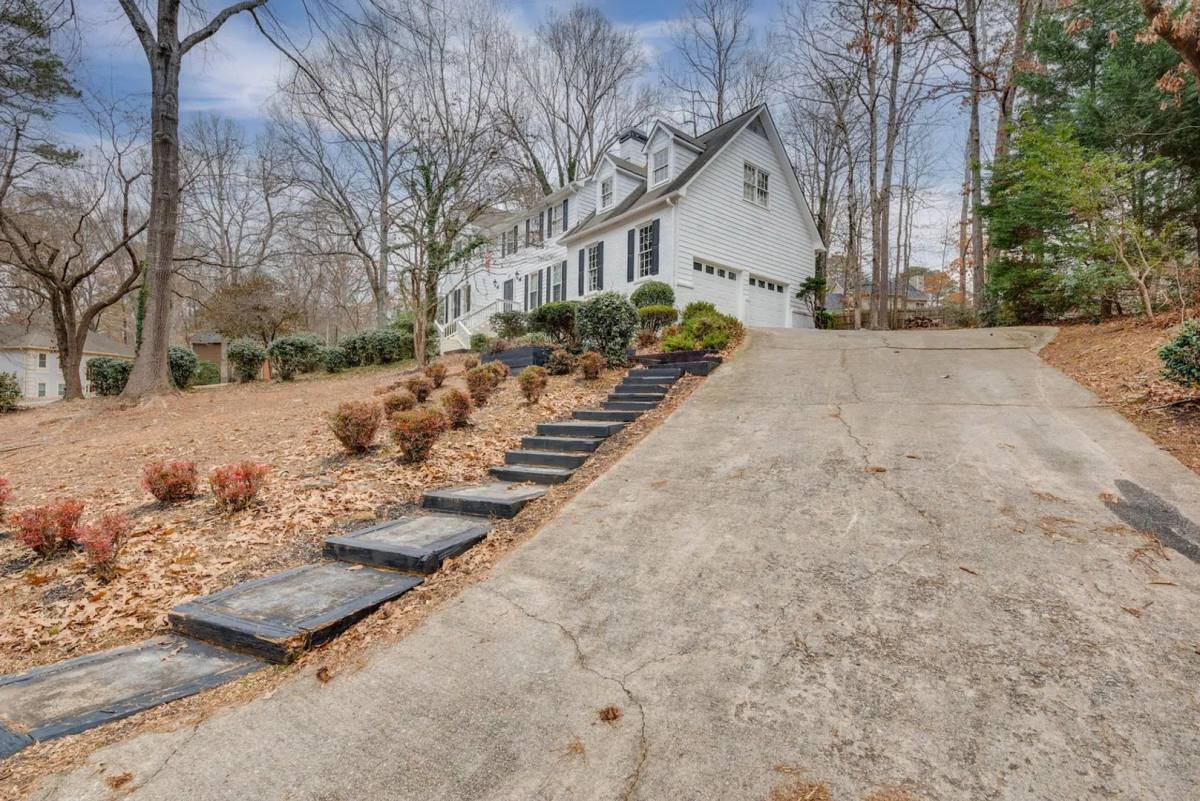 House for rent at 2093 Breconridge Dr SW, Marietta, GA 30064