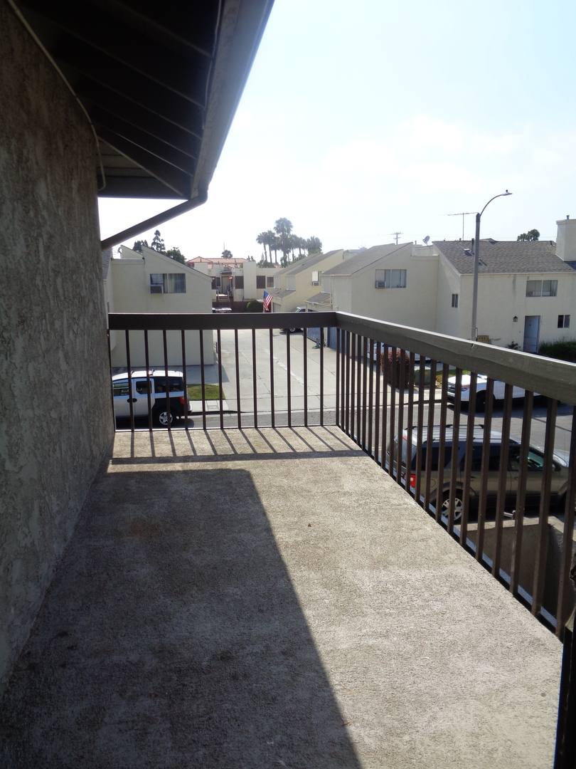 Apartment for rent at 607 E Utica Ave, Huntington Beach, CA 92648