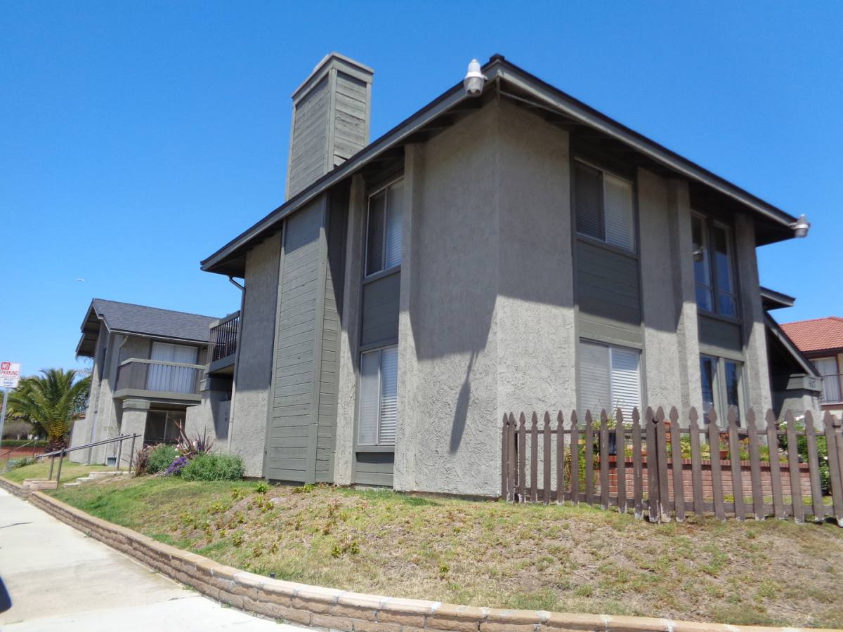 Apartment for rent at 607 E Utica Ave, Huntington Beach, CA 92648