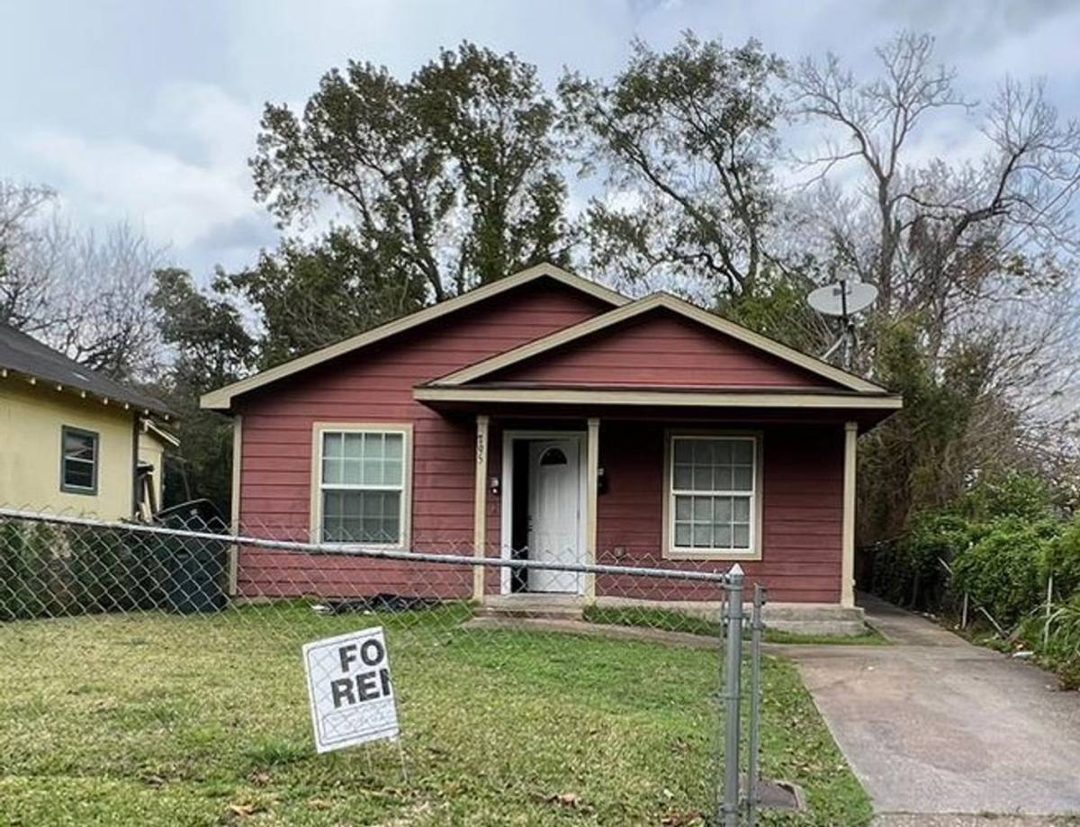 House for rent at 795 Devilleneuve St, Beaumont, TX 77701