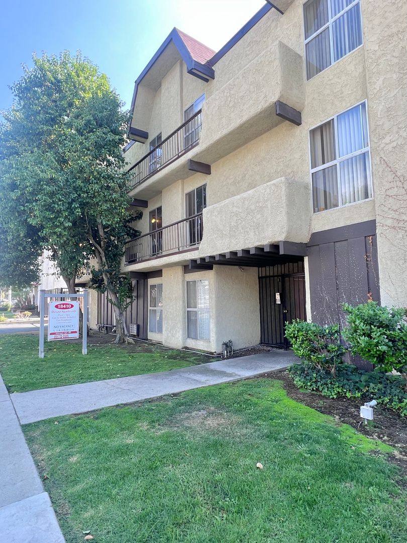 Apartment for rent at 18410 Plummer St, Northridge, CA 91325