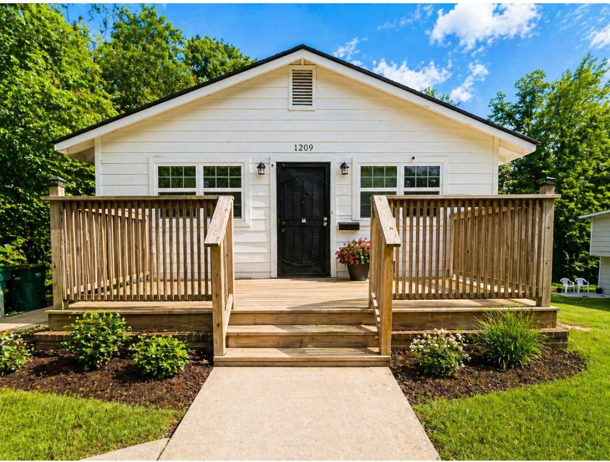 House for rent at 1209 W 22nd St, Little Rock, AR 72206