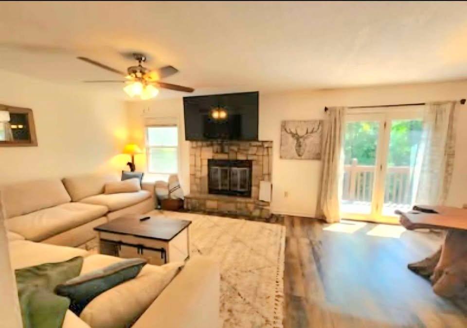 Townhouse for rent at 701 Parkway Vista Dr #701, Asheville, NC 28805