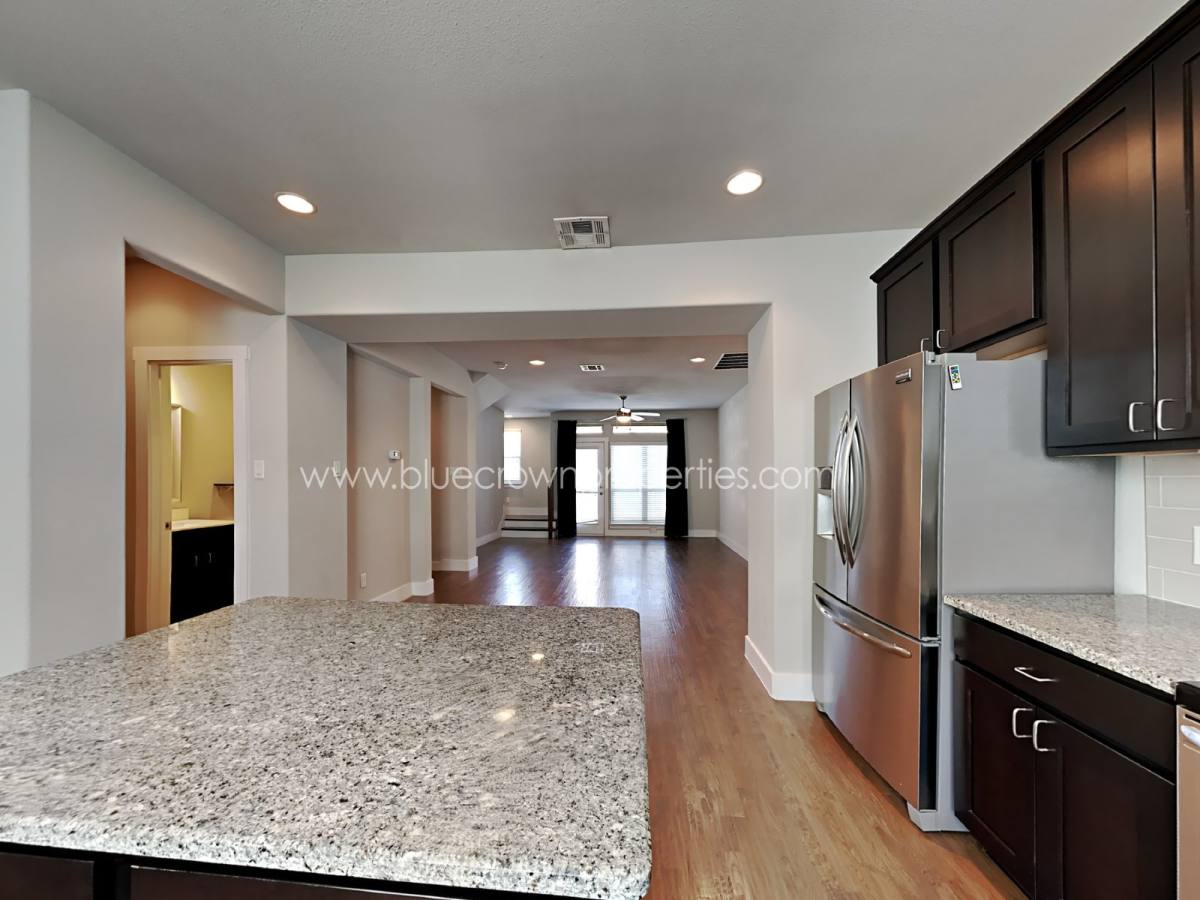 Townhouse for rent at 1318 Palm Springs Lane, Dallas, TX 75204
