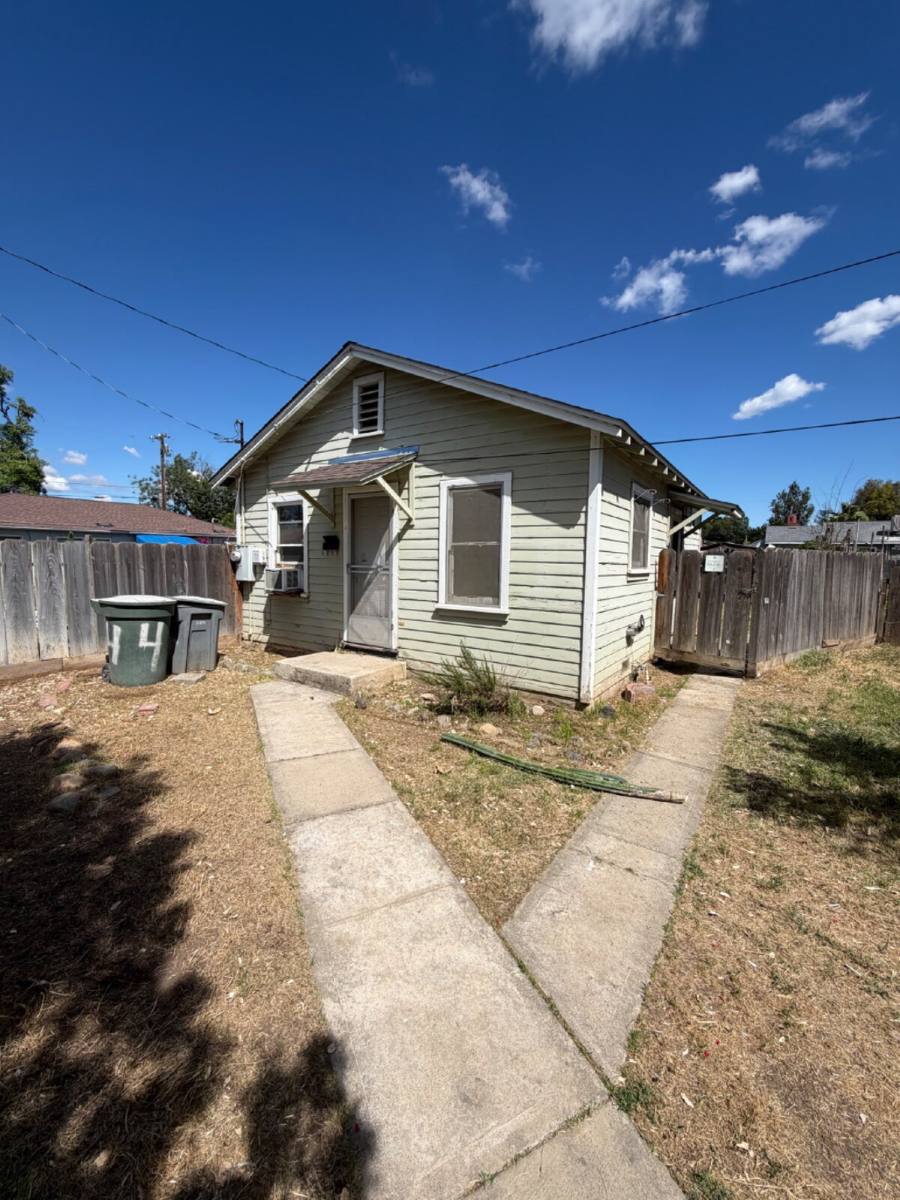 Apartment for rent at 1089 E 21st St #4, Merced, CA 95340