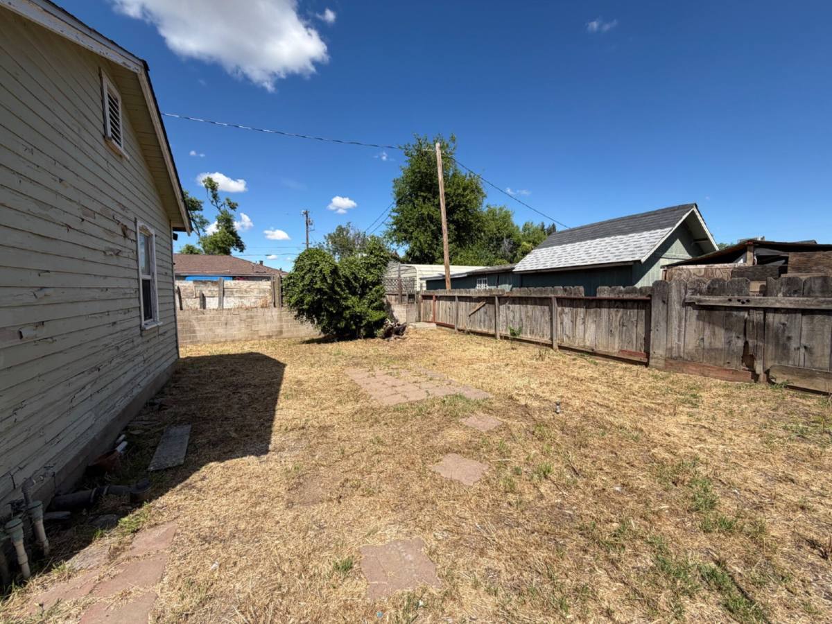 Apartment for rent at 1089 E 21st St #4, Merced, CA 95340