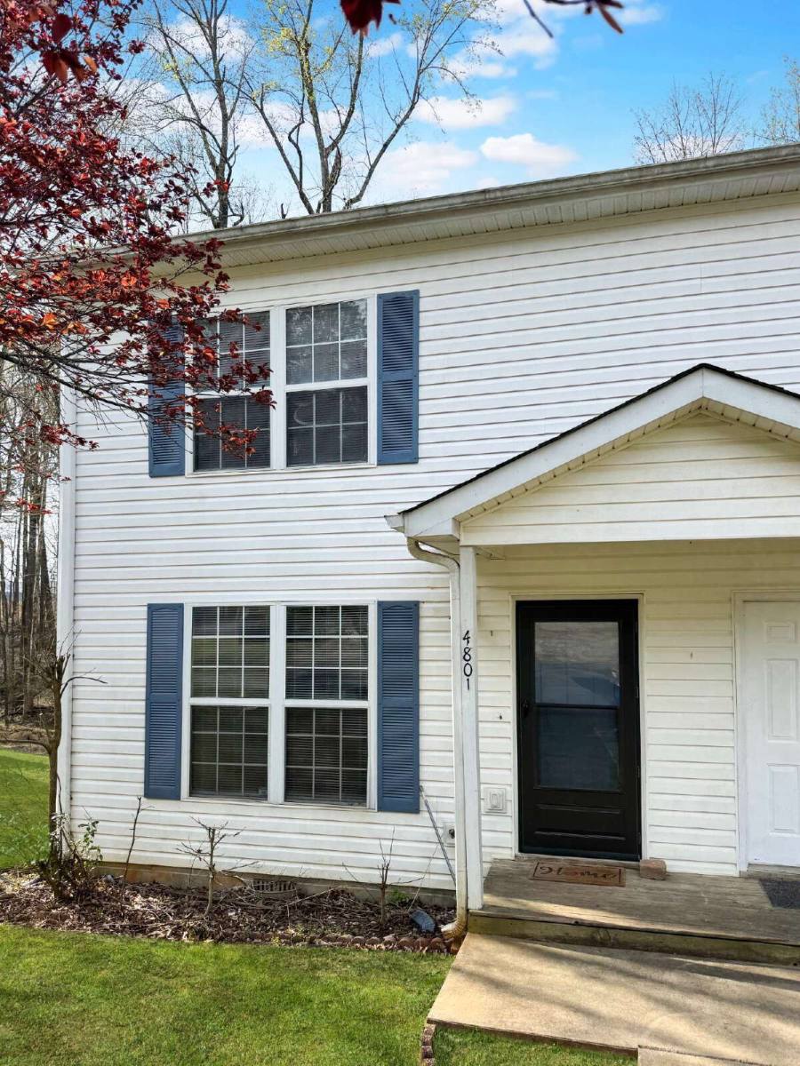 Townhouse for rent at 4801 Victoria Court, Flowery Branch, GA 30542