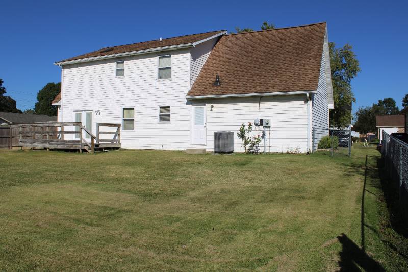 House for rent at 1701 Southfield Dr, Evansville, IN 47715