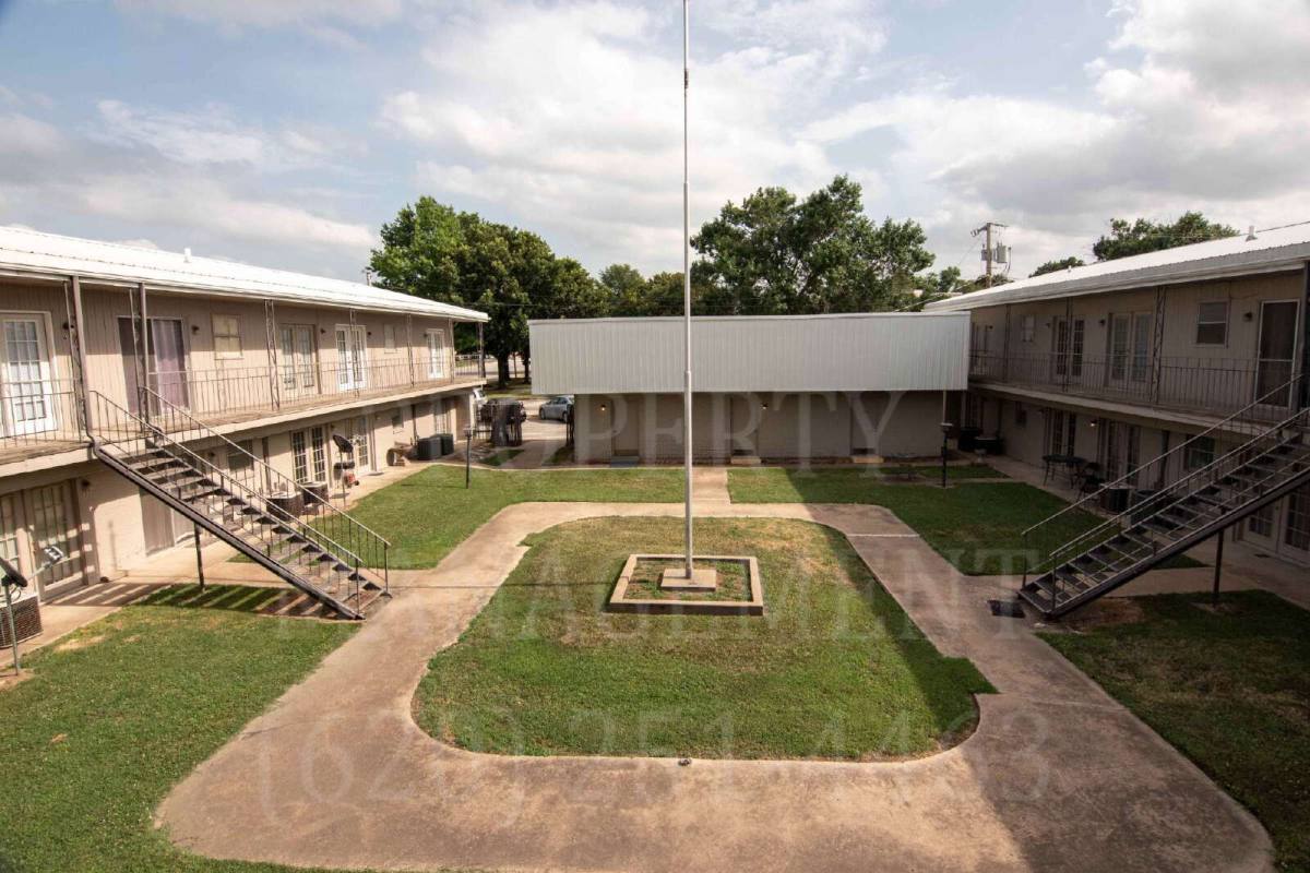 Apartment for rent at 403 W 9th St, Coffeyville, KS 67337