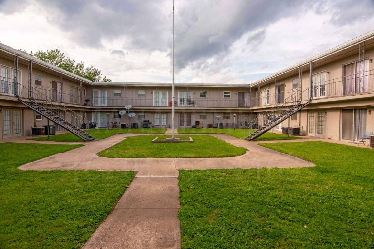 Apartment for rent at 403 W 9th St, Coffeyville, KS 67337