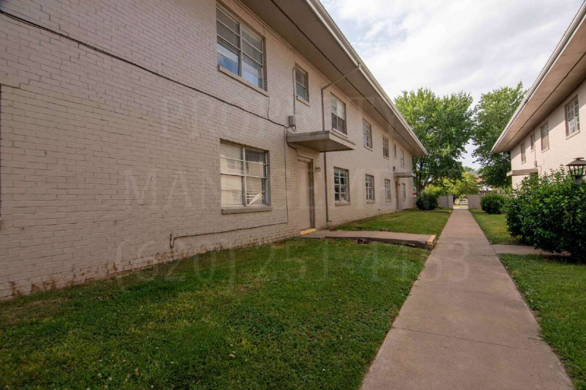 Apartment for rent at 403 W 9th St, Coffeyville, KS 67337