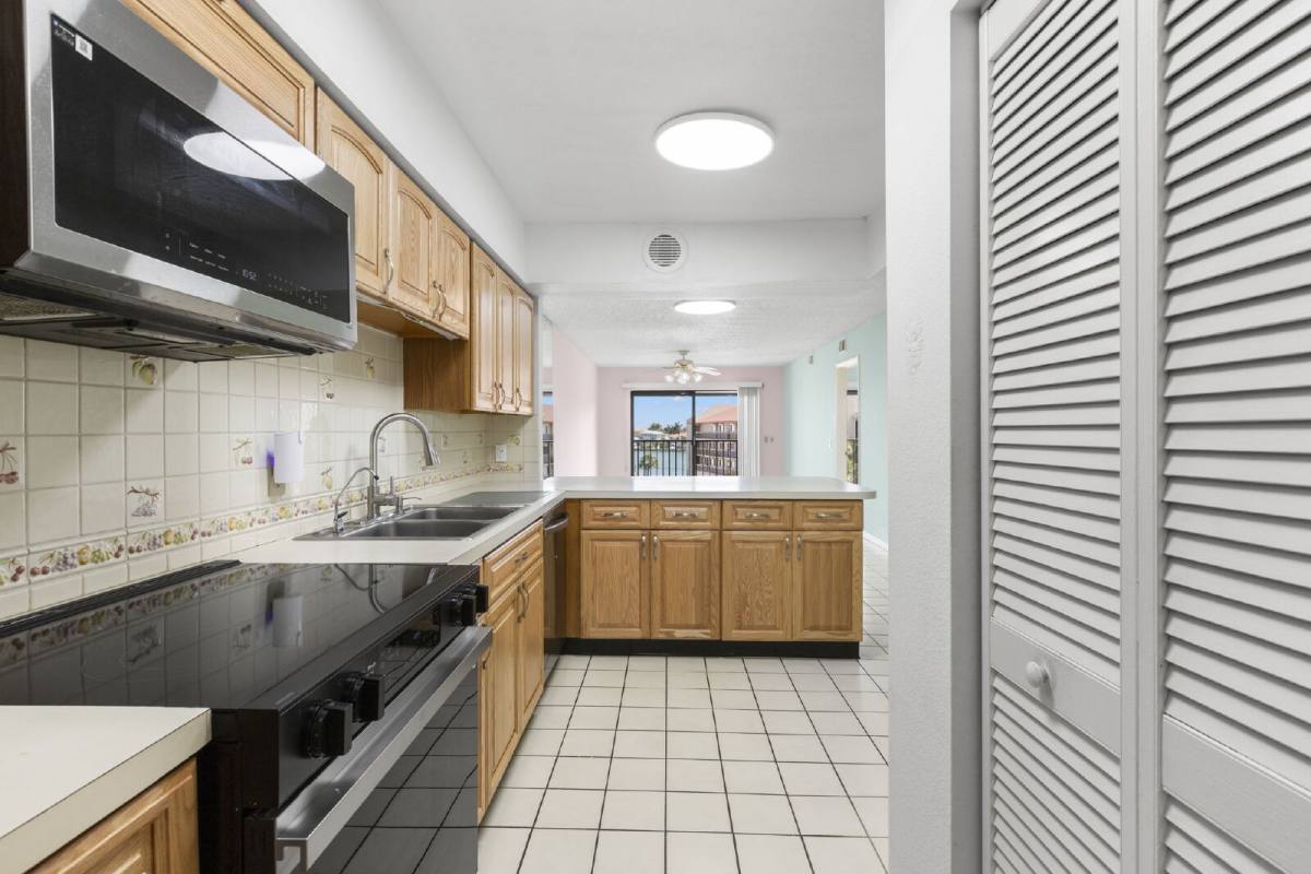 Condo for rent at 8711 Blind Pass Rd #302A, Saint Petersburg, FL 33706