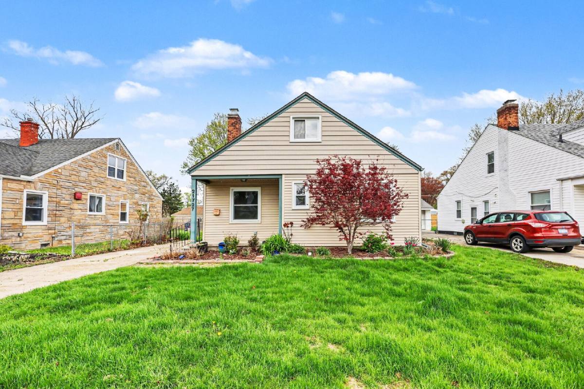 House for rent at 21727 California St, Saint Clair Shores, MI 48080