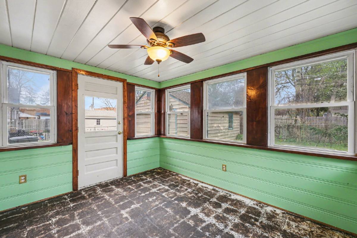 House for rent at 21727 California St, Saint Clair Shores, MI 48080