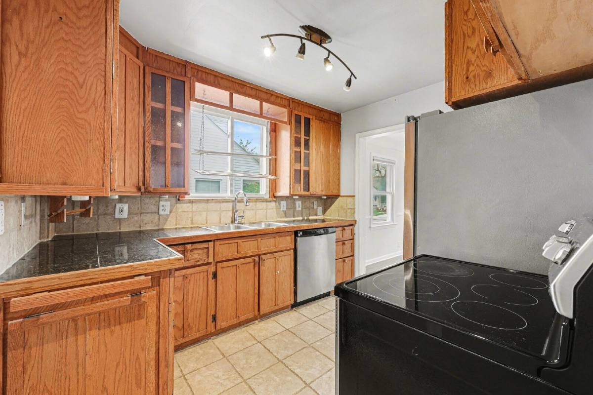 House for rent at 21727 California St, Saint Clair Shores, MI 48080