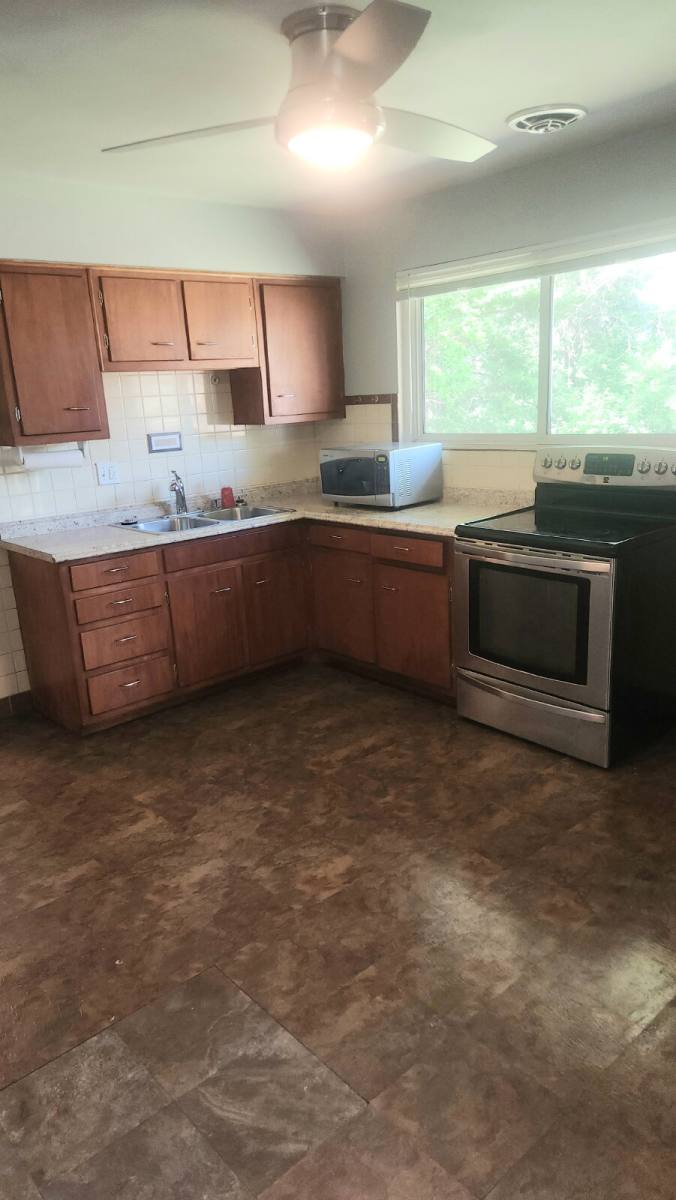 House for rent at 1125 Walker Ave, Saint Louis, MO 63138