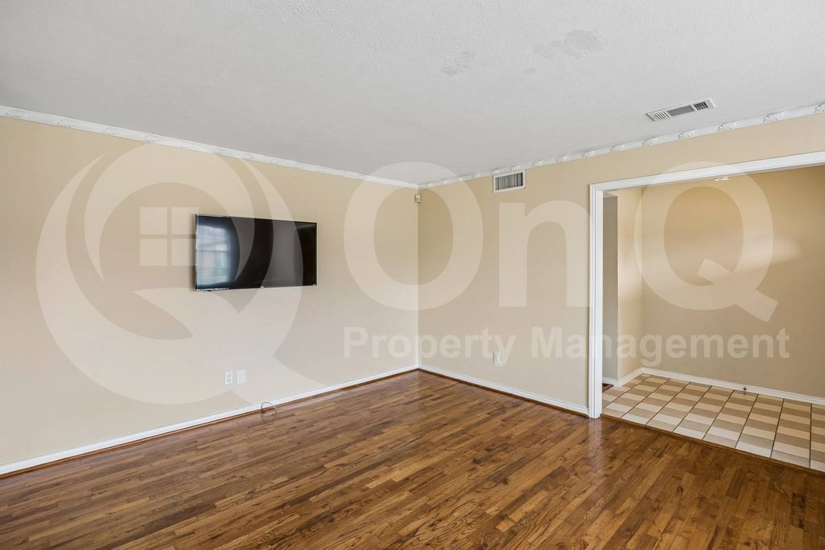 House for rent at 9007 Sweetwater Dr, Dallas, TX 75228