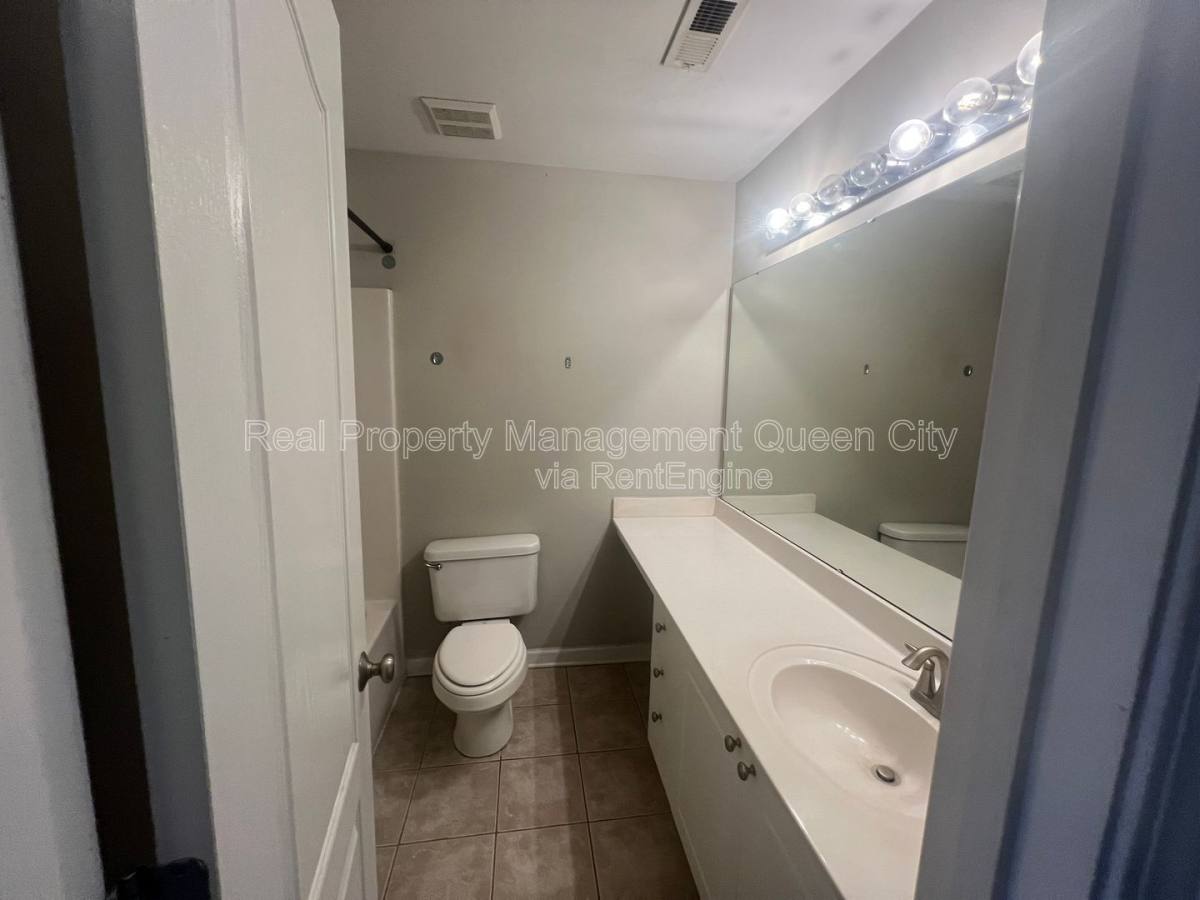 Apartment for rent at 1224 Green Oaks Lane #B, Charlotte, NC 28205
