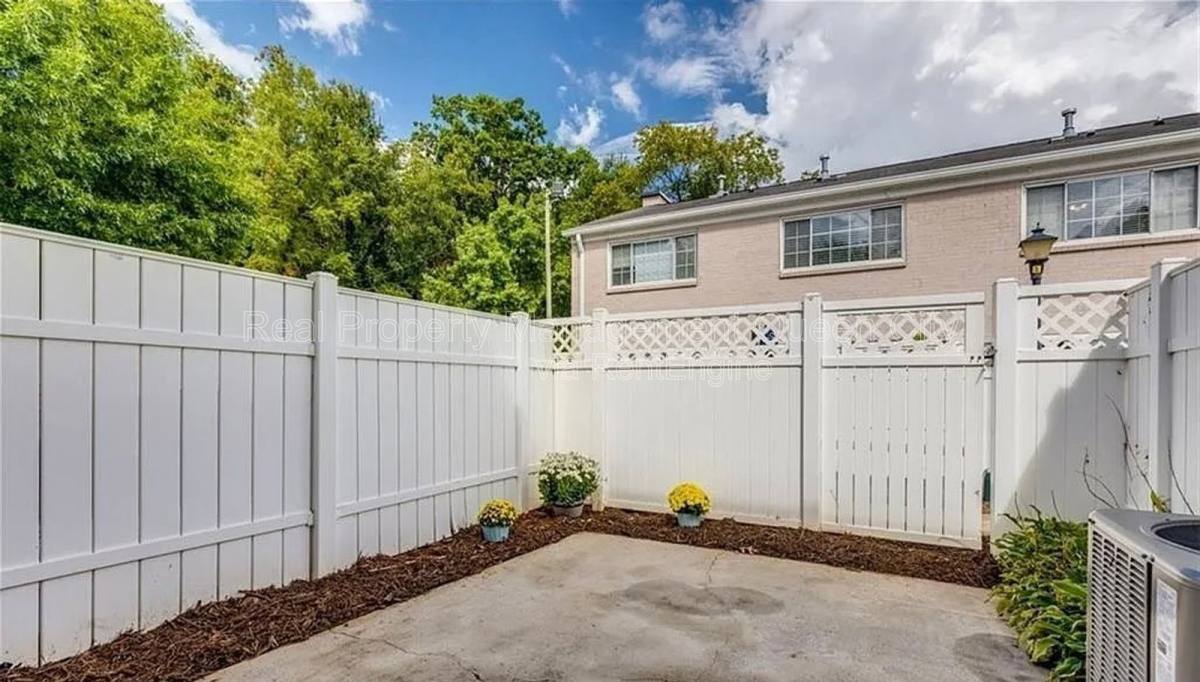 Apartment for rent at 1224 Green Oaks Lane #B, Charlotte, NC 28205