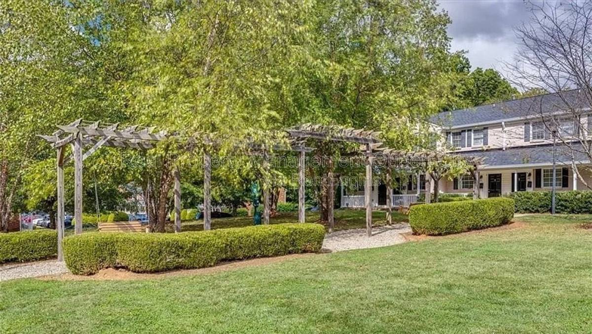 Apartment for rent at 1224 Green Oaks Lane #B, Charlotte, NC 28205