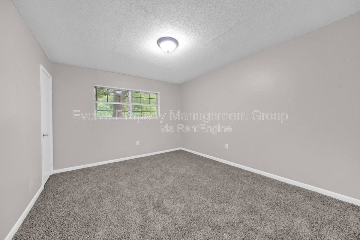 Apartment for rent at 696 Hobbs Dr, Memphis, TN 38111