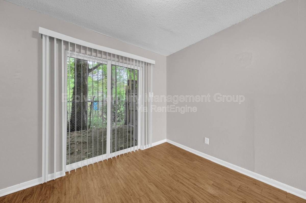 Apartment for rent at 696 Hobbs Dr, Memphis, TN 38111