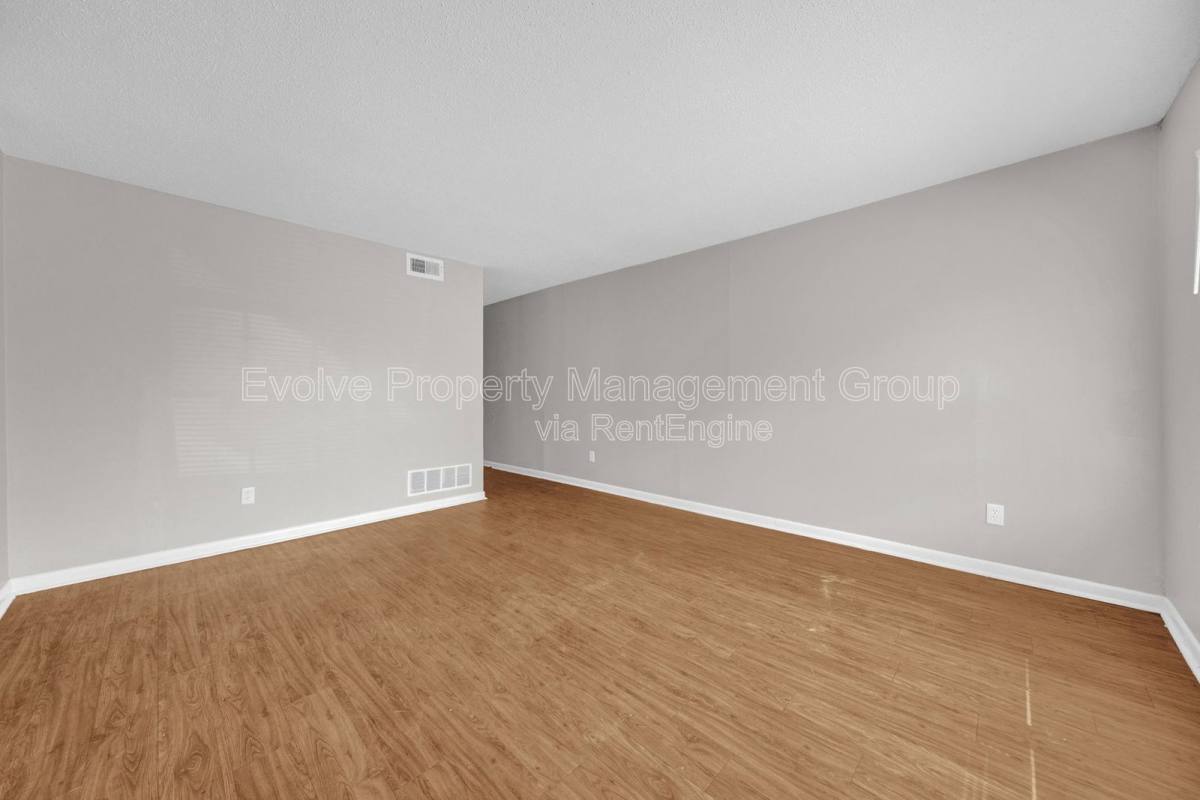 Apartment for rent at 696 Hobbs Dr, Memphis, TN 38111
