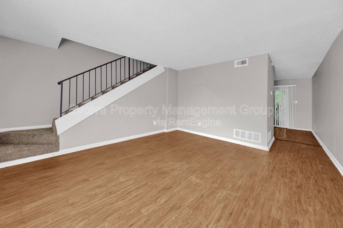 Apartment for rent at 696 Hobbs Dr, Memphis, TN 38111